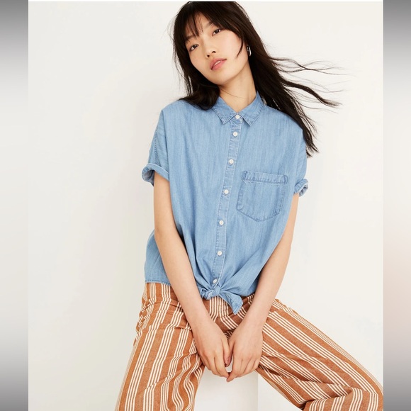 Madewell Tops - Madewell Chambray / denim shirt